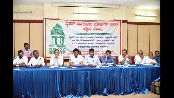 ಒಂಬತ್ತು ಲಕ್ಷದ ಪ್ಲಾಟ್