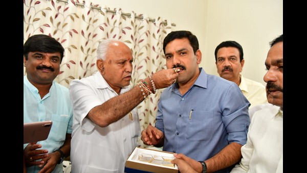 ಸಿಎಂ ಪುತ್ರ ಬಿ.ವೈ. ವಿಜಯೇಂದ್ರ ಕಾರ್ಯಕ್ರಮದ ಕೇಂದ್ರಬಿಂದು ಸಿಎಂ ಪುತ್ರ ಬಿ.ವೈ. ವಿಜಯೇಂದ್ರ ಕಾರ್ಯಕ್ರಮದ ಕೇಂದ್ರಬಿಂದು