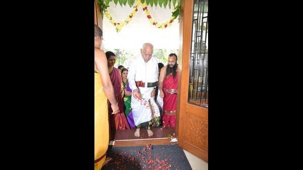 ಕಾವೇರಿ ಗೃಹಪ್ರವೇಶ ಪೂಜೆಯಲ್ಲಿ ಮಕ್ಕಳೊಂದಿಗೆ ಬಿಎಸ್‌ವೈ ಭಾಗಿ