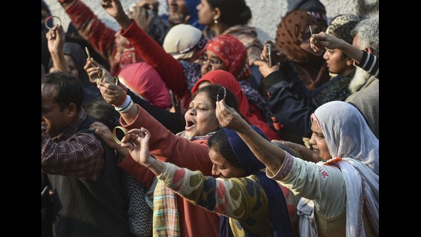 ಜಾಮಿಯಾ ವಿದ್ಯಾರ್ಥಿನಿಯರ ಮೇಲೆ ಲಾಠಿಚಾರ್ಜ್ 