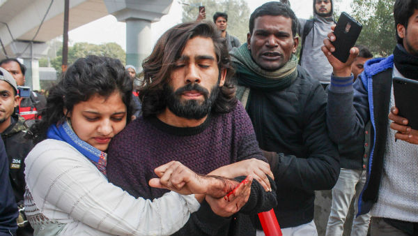 ಹಿಂಸಾಚಾರಗಳ ಕೈಯಲ್ಲಿ ಅತ್ಯಾಧುನಿಕ ಶಸ್ತ್ರಾಸ್ತ್ರಗಳು ಹಿಂಸಾಚಾರಗಳ ಕೈಯಲ್ಲಿ ಅತ್ಯಾಧುನಿಕ ಶಸ್ತ್ರಾಸ್ತ್ರಗಳು