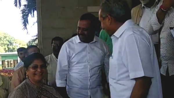 ನಾವಿಬ್ಬರೂ ಅಣ್ಣ ತಂಗಿ ಇದ್ದಂತೆ ಎಂದ ಯು.ಟಿ. ಖಾದರ್