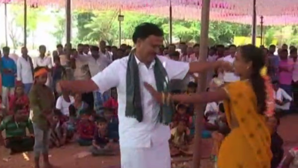 Couple Dance, Video Viral At Maganahalli Fair Couple Dance, Video Viral At Maganahalli Fair