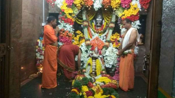 ಮೈಲಾರಲಿಂಗೇಶ್ವರನಿಗೆ ನೈವೇದ್ಯ ಮೈಲಾರಲಿಂಗೇಶ್ವರನಿಗೆ ನೈವೇದ್ಯ