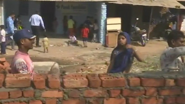 ಸ್ಲಂಗಳ ಸುತ್ತಲೂ 4 ಅಡಿ ಎತ್ತರದ ಗೋಡೆ ನಿರ್ಮಾಣ 