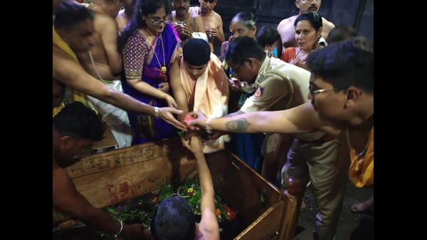 ದೇವಸ್ಥಾನದ ಆವರಣದಲ್ಲಿ ಬಿಗಿ ಬಂದೋಬಸ್ತ್