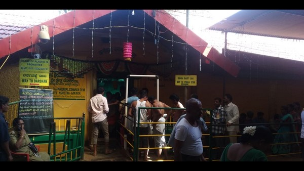 ಮರಳಿನಲ್ಲಿ ಮೂಡಿದ ಶಿವಲಿಂಗ