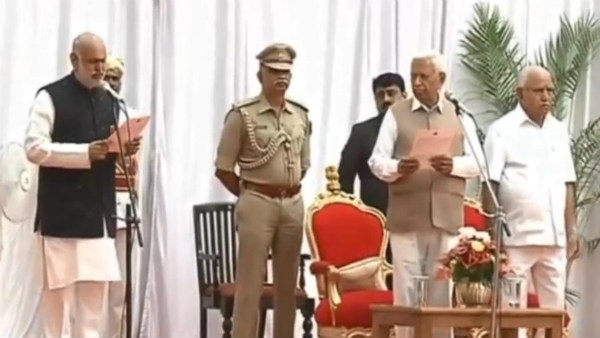  2001ರಲ್ಲಿ ಕಾಂಗ್ರೆಸ್ ಸೇರ್ಪಡೆ