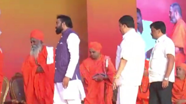 Minister Sriramulu Angered On CM Yediyurappa In Davanagere Valmiki Fair