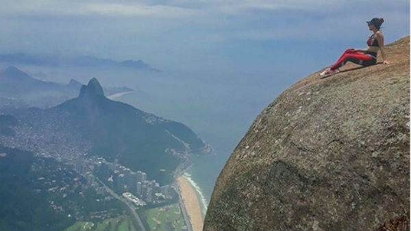 ಮಹಿಳೆಯ ಹುಚ್ಚಾಟಕ್ಕೆ ಟೀಕೆ ಮಹಿಳೆಯ ಹುಚ್ಚಾಟಕ್ಕೆ ಟೀಕೆ