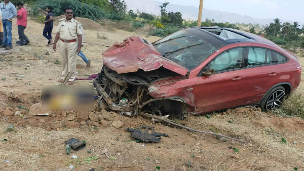 ಮತ್ತೊಂದು ಕಾರಿನಲ್ಲಿ ಗಾಯಾಳು ಆಸ್ಪತ್ರೆಗೆ 