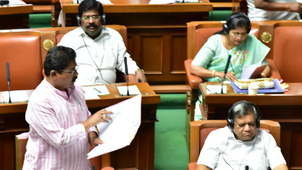 ಜಂತರ್ ಮಂತರ್‌ನಲ್ಲಿ ಕೆಲವರು ಸಂವಿಧಾನ ಪ್ರತಿ ಸುಟ್ಟು ಹಾಕಿದ್ರು