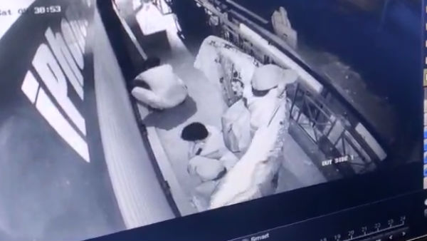 Video Of Thieves Grabbing I-Phones Captured In CCTV Video Of Thieves Grabbing I-Phones Captured In CCTV