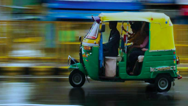 ಆಟೋ ಚಾಲಕರ ಮಕ್ಕಳ ವಿದ್ಯಾಭ್ಯಾಸಕ್ಕೆ ಸಹಾಯ