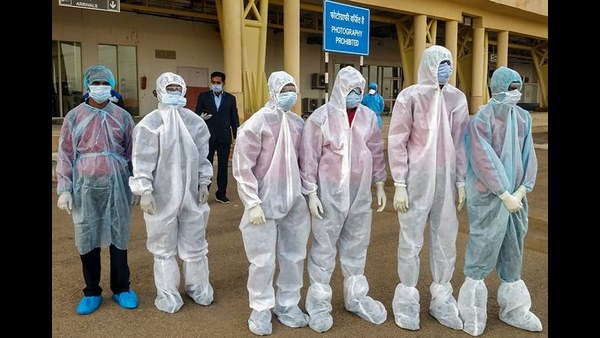 ಬಿಸಿ ನೀರಿನಲ್ಲಿ ಬಟ್ಟೆ ತೊಳೆಯಿರಿ