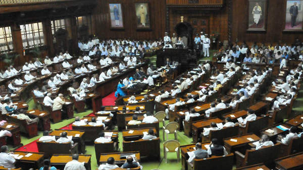 ಸದನದಲ್ಲಿ ಗದ್ದಲದ ವಾತಾವರಣ