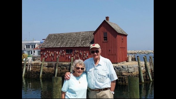 ಅಲ್ಲಿಂದಲೇ ಮುತ್ತಿಟ್ಟ ಪತ್ನಿ