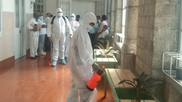 ಬಿಬಿಎಂಪಿ ಕಚೇರಿಯಲ್ಲಿ ಔಷಧಿ ಸಿಂಪಡಣೆ