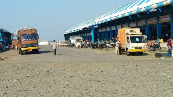 Social Distance Maintained In Belagavi APMC Market Social Distance Maintained In Belagavi APMC Market