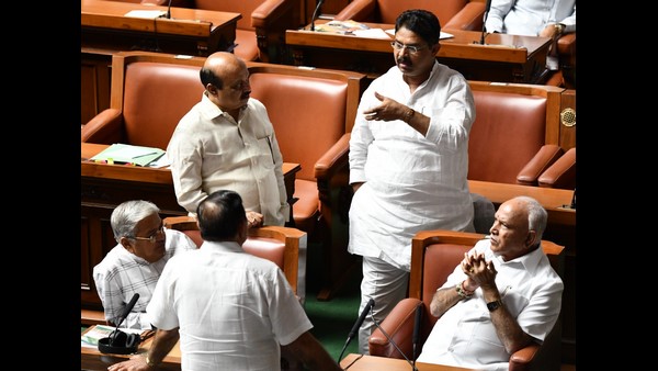 ವಿಧಾನಸಭೆ ಸಭಾಂಗಣದಲ್ಲಿ ಶ್ರೀರಾಮುಲು ಕರೆದು ಮಾತನಾಡಿದ ಸಿಎಂ