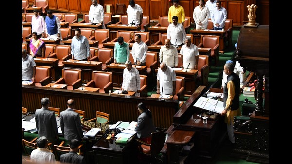 ವಿಧಾನಸೌಧದಲ್ಲಿ ತುರ್ತು ಸಭೆ ನಡೆಸಿದ ಆರೋಗ್ಯ ಸಚಿವರು