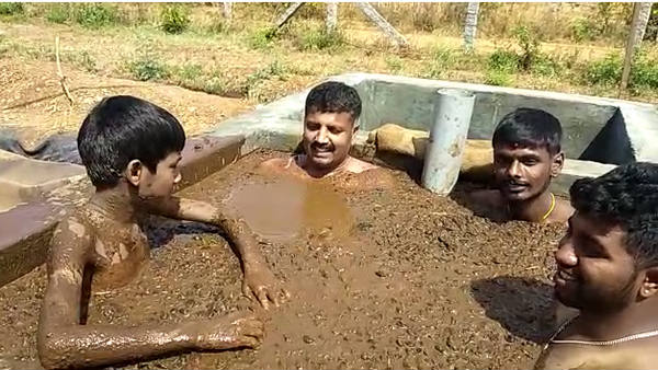  ವೈರಲ್ ಆಯ್ತು ಸಗಣಿ ಸ್ನಾನ