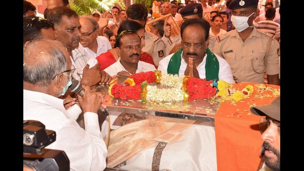 ರಾಷ್ಟ್ರಗೀತೆಯೊಂದಿಗೆ ನಮನ