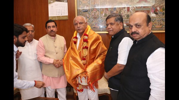 ಅತೃಪ್ತ ಆತ್ಮಗಳು ಸುಳ್ಳುಸುದ್ದಿಯನ್ನು ಹಬ್ಬಿಸಿವೆ 