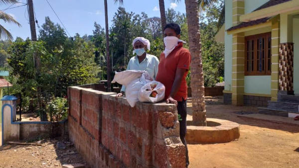 Home Quarantine Kodagu District Administration distributing Items 
