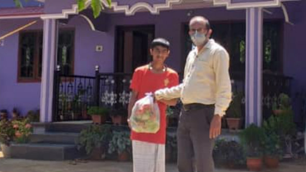 ಪಡಿತರಗಳ ವಿತರಣೆ