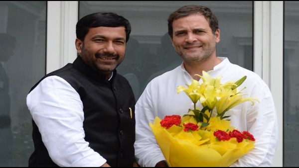 ರಾಷ್ಟ್ರೀಯ ಕಾಂಗ್ರೆಸ್ ವಿದ್ಯಾರ್ಥಿ ಘಟಕದ ಅಧ್ಯಕ್ಷರಾಗಿದ್ದ ಸಲೀಂ ಅಹಮದ್ 