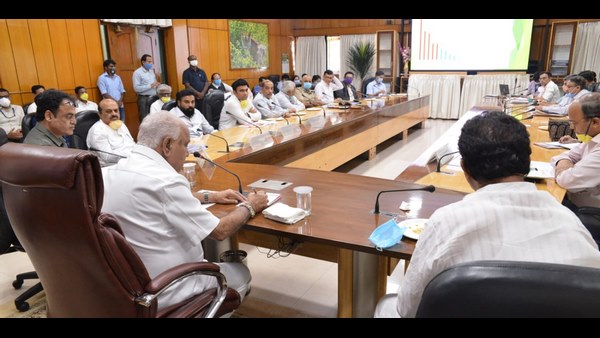 4 ದಿನದ ನಂತರ ಆಸ್ಪತ್ರೆಗೆ ಬರುತ್ತಿರುವ ಸೋಂಕಿತರು 4 ದಿನದ ನಂತರ ಆಸ್ಪತ್ರೆಗೆ ಬರುತ್ತಿರುವ ಸೋಂಕಿತರು