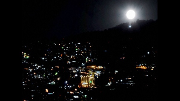 ಸೂಪರ್ ಪಿಂಕ್ ಮೂನ್ 