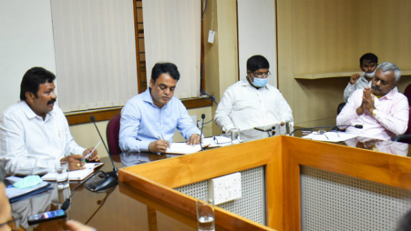 ಏರು ಧ್ವನಿಯಲ್ಲಿ ಕಿತ್ತಾಡಿಕೊಂಡ ಇಬ್ಬರು ಸಚಿವರು