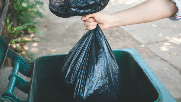 ಲೀಕ್ ಆಗದಂತೆ ತಡೆಯಲು ಎರಡು ಬ್ಯಾಗ್ ಬಳಸಿ