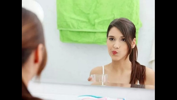 ಎಣ್ಣೆಯಿಂದ ಬಾಯಿ ಮುಕ್ಕಳಿಸಿ