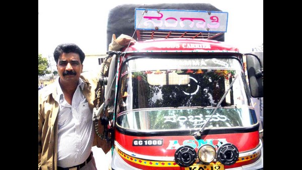 ತನ್ನ ಗೂಡ್ಸ್ ಗಾಡಿಯಲ್ಲಿ ಶವ ಸಾಗಾಟ