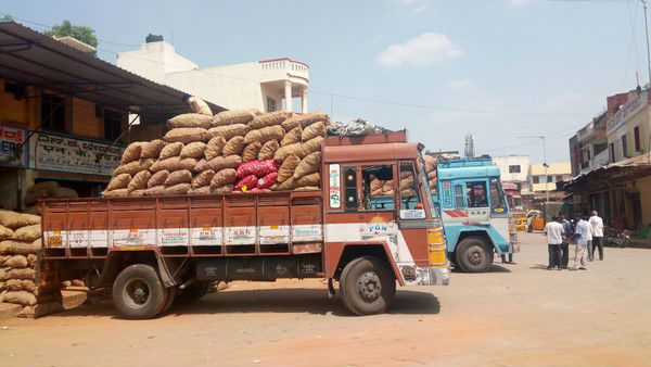 ಎಪಿಎಂಸಿಗೆ ಬರುವ ವಾಹನಗಳು 