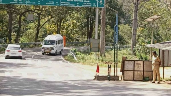 ಟೂತ್ ಪೇಸ್ಟ್ ತಯಾರಿಕೆಗೆ ಇದ್ದಿಲು ತಯಾರಿಸುವ ತಂಡ