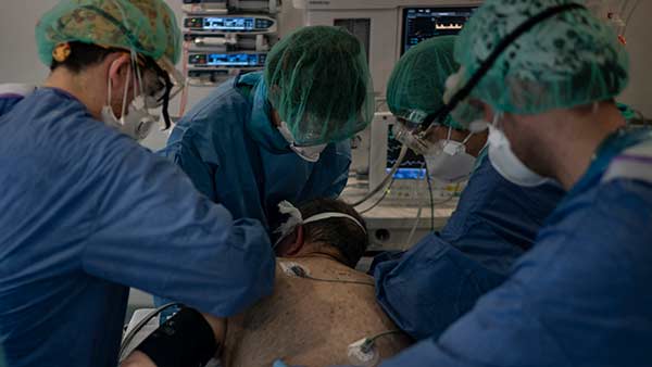 ಕನ್ವೆಲೆಸೆಂಟ್ ಪ್ಲಾಸ್ಮಾ ಥೆರಪಿ ಮೊರೆಗೆ ವೈದ್ಯರು 