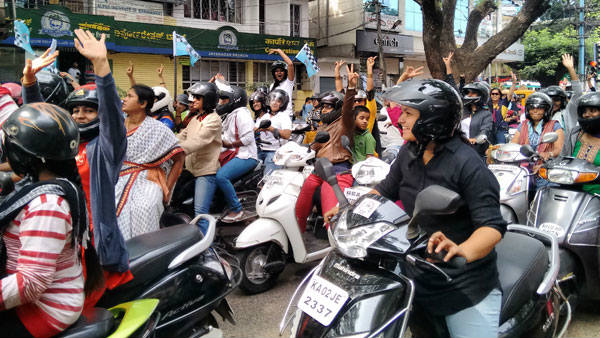 ಗ್ಯಾರೇಜ್ ಸ್ಯಾನಿಟೈಸ್‍ಮಾಡುತ್ತದೆ 