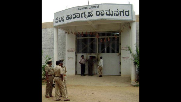 ಜೈಲು ಸಿಬ್ಬಂದಿಯನ್ನು ಕ್ವಾರಂಟೈನ್ ಮಾಡಬೇಕು ಜೈಲು ಸಿಬ್ಬಂದಿಯನ್ನು ಕ್ವಾರಂಟೈನ್ ಮಾಡಬೇಕು