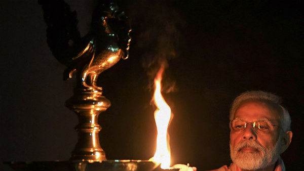 ದೀಪ ಹಚ್ಚಲು ಕರೆ ಕೊಟ್ಟಿದ್ದರು