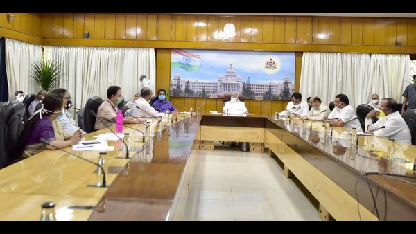 ಕಳೆದ 24 ದಿನಗಳಿಂದ ಮದ್ಯವಿಲ್ಲದೆ ವ್ಯಸನಿಗಳ ಪರದಾಟ