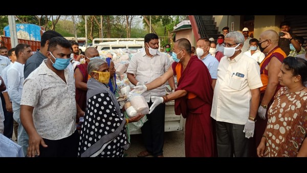 ಪ್ರಧಾನಿ, ಸಿಎಂ ಪರಿಹಾರ ನಿಧಿಗೆ ದೇಣಿಗೆ