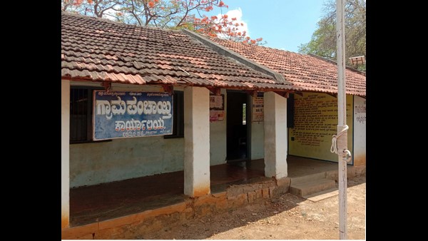ಉಪಾಧ್ಯಕ್ಷನ ತಾಳಕ್ಕೆ ತಕ್ಕಂತೆ ಕುಣಿದ ಗ್ರಾ.ಪಂ ಅಧಿಕಾರಿಗಳು 
