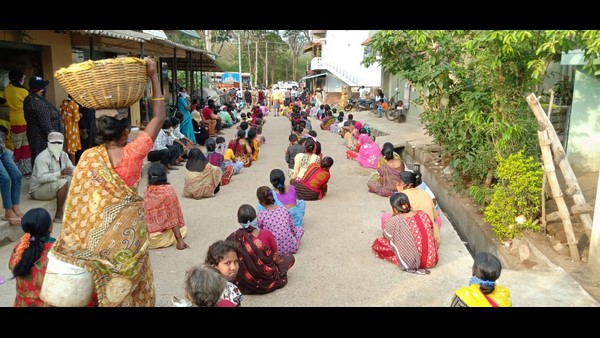 ಇವರೂ ಹೊಲದಲ್ಲಿ ಉಳುಮೆ ಮಾಡುತ್ತಾರೆ