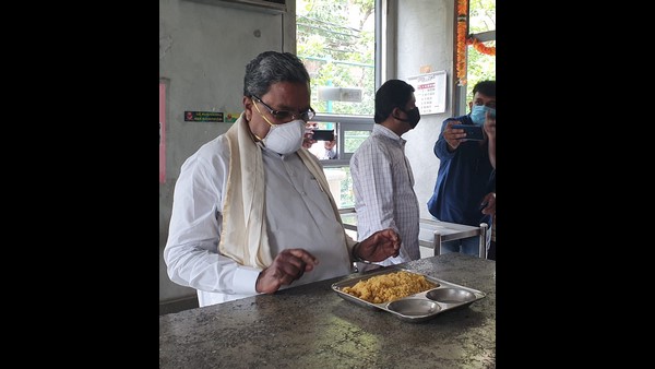 ಜನರ ಹತ್ತಿರ ಊಟ ಮಾಡಲು ದುಡ್ಡಿಲ್ಲ, ಫ್ರೀ ಊಟ ಕೊಡಿ ಜನರ ಹತ್ತಿರ ಊಟ ಮಾಡಲು ದುಡ್ಡಿಲ್ಲ, ಫ್ರೀ ಊಟ ಕೊಡಿ