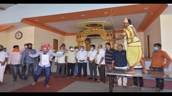 Minister V Somanna Start Programme Of Corona Awareness In Mysuru