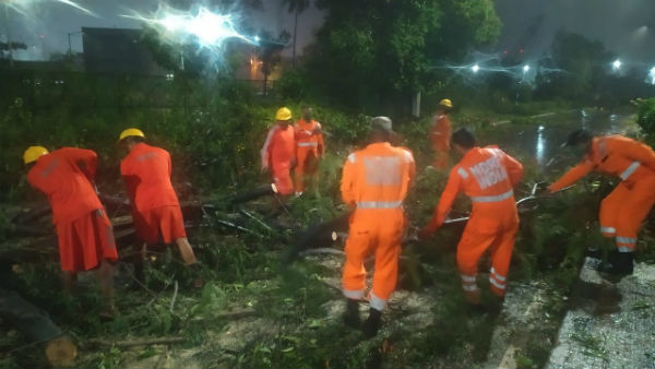 ತೆರವು ಕಾರ್ಯಾಚರಣೆಯಲ್ಲಿ ಎನ್.ಡಿ.ಆರ್.ಎಫ್ ತಂಡ